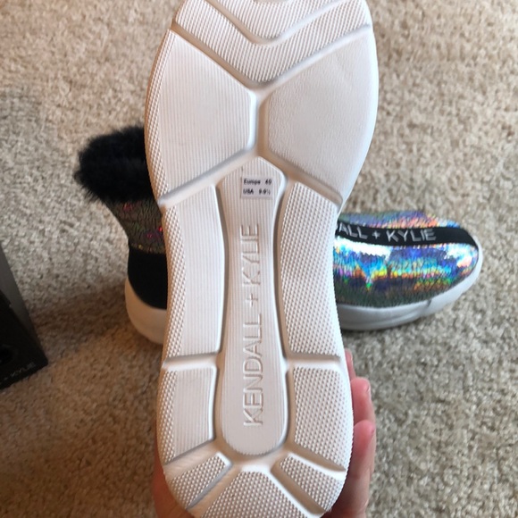 Kendall & Kylie Nala Boot black faux fur silver metallic size 8 shoe - Picture 6 of 6